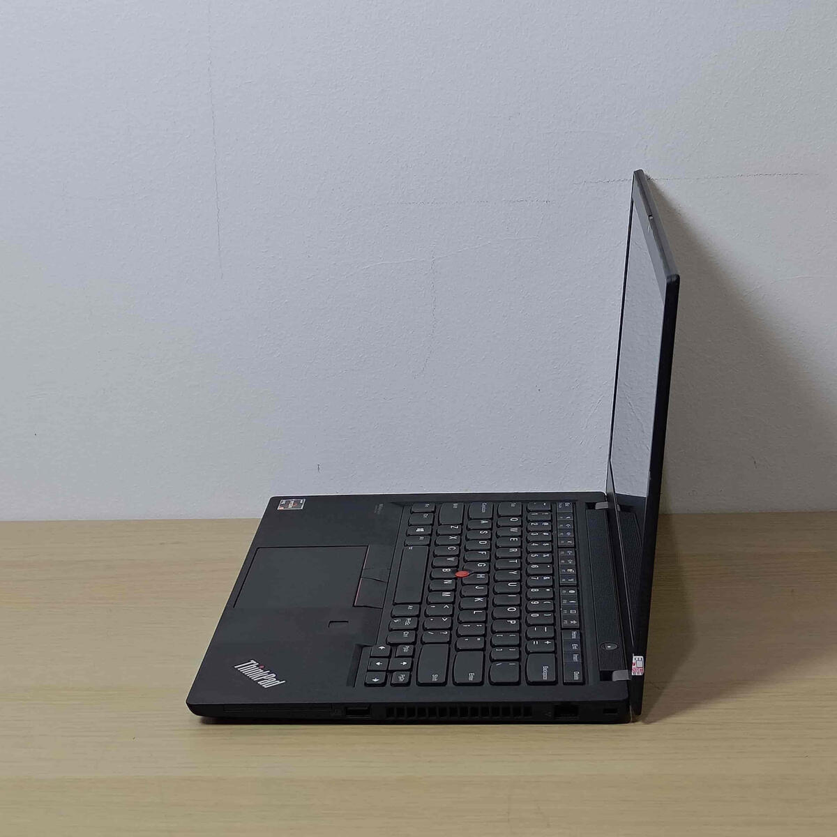 Lenovo Thinkpad T14G2 Samping Kiri Lenovo Thinkpad T14G2 Samping Kiri Butik Laptop