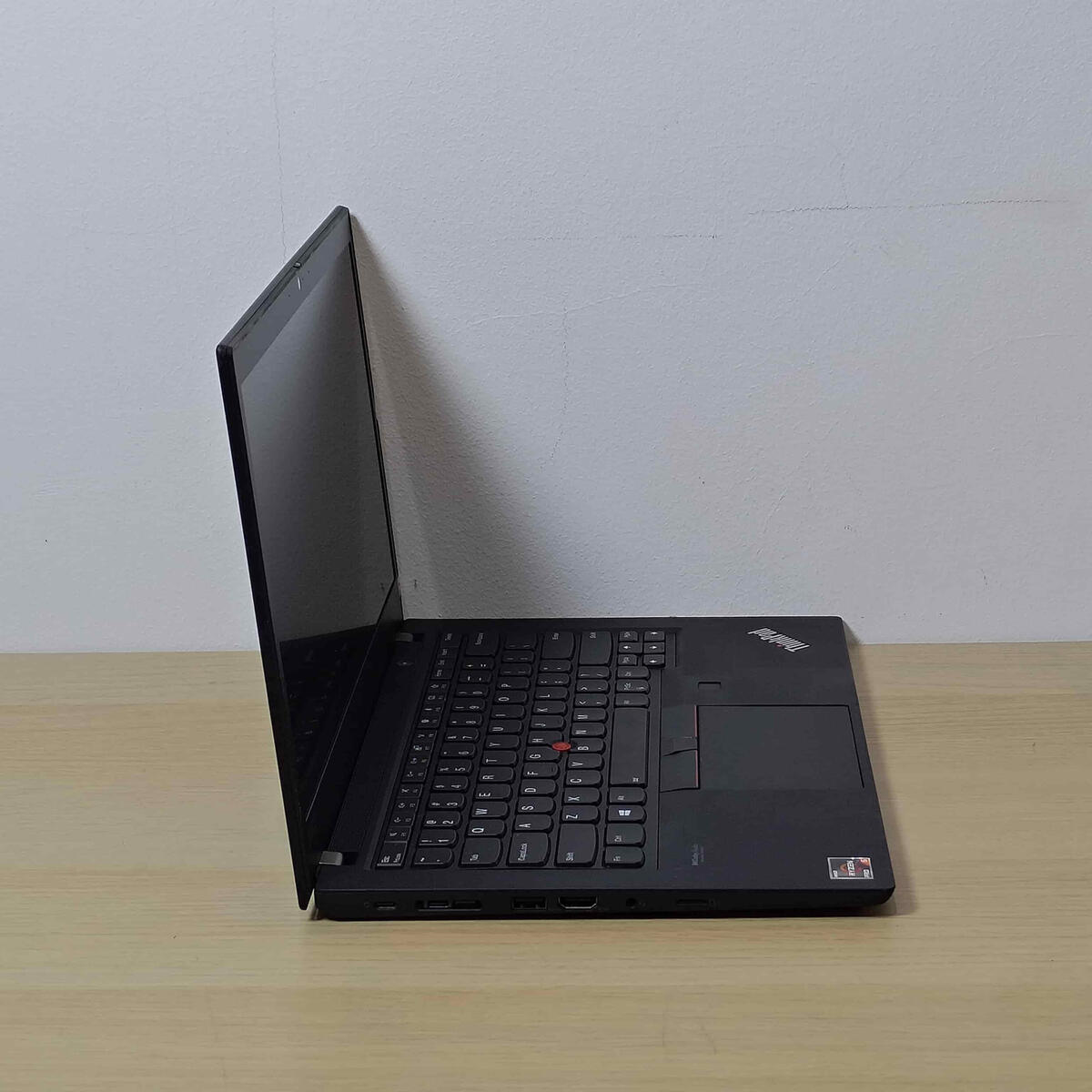 Lenovo Thinkpad T14G2 Samping Kanan Lenovo Thinkpad T14G2 Samping Kanan Butik Laptop